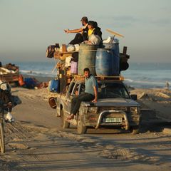 Palästinenser kehren am zweiten Tag des Waffenstillstands in Gaza weiter nach Norden zurück