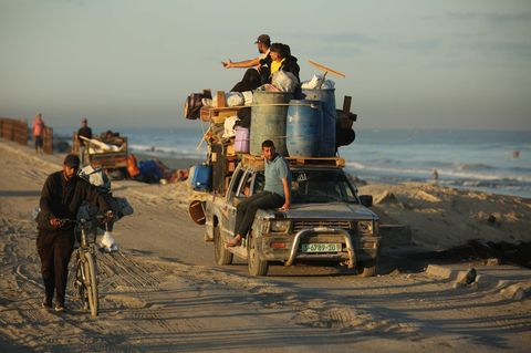 Palästinenser kehren am zweiten Tag des Waffenstillstands in Gaza weiter nach Norden zurück