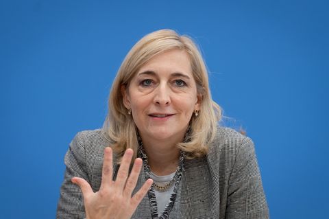 Ministerin Warken will Beitragserhöhungen abwenden. (Archivbild) Foto: Soeren Stache/dpa