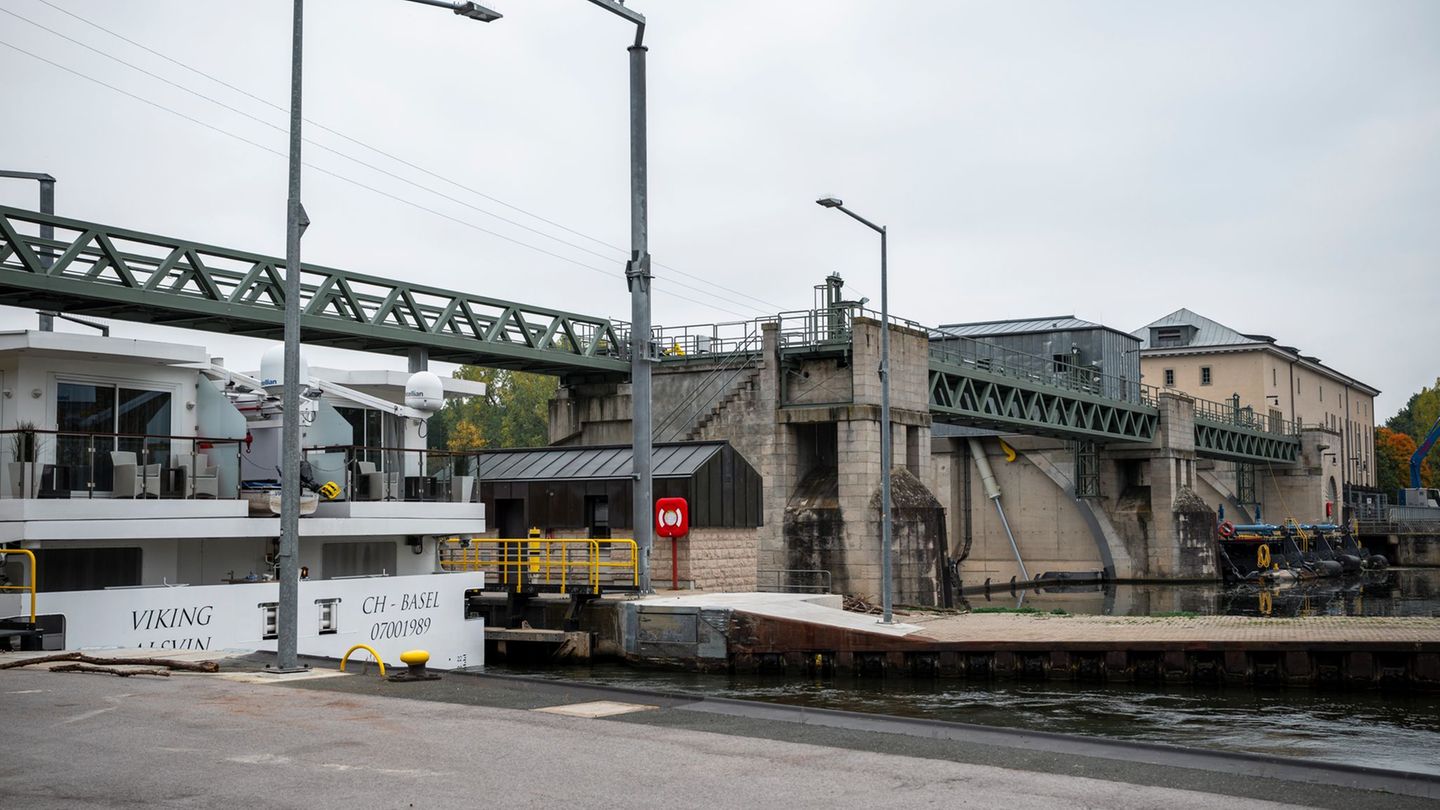 Die Schleuse Viereth am oberfränkischen Main. Ein Binnenschiffer verursachte einen Stromausfall in der Umgebung, als er mit sein