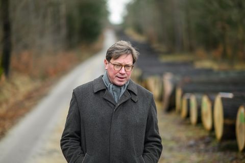 Umweltminister Georg-Ludwig von Breitenbuch (CDU) hat Ehrenamtliche für ihr Engagement im Naturschutz ausgezeichnet. (Archivbild