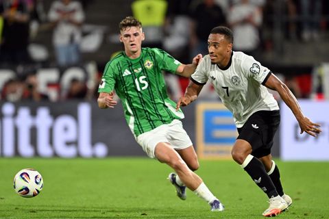 Jamie Leweling ist aus dem Teamquartier der Nationalmannschaft abgereist. (Archivbild) Foto: Federico Gambarini/dpa