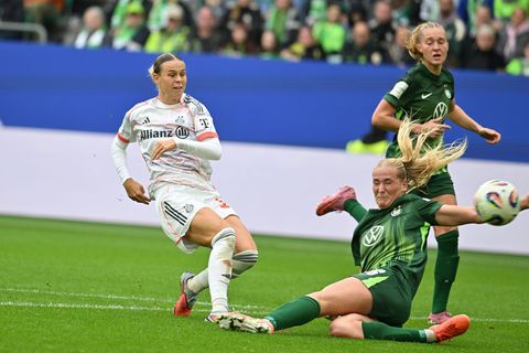 Bayern-Torschützin Klara Bühl (l). Foto: Swen Pförtner/dpa