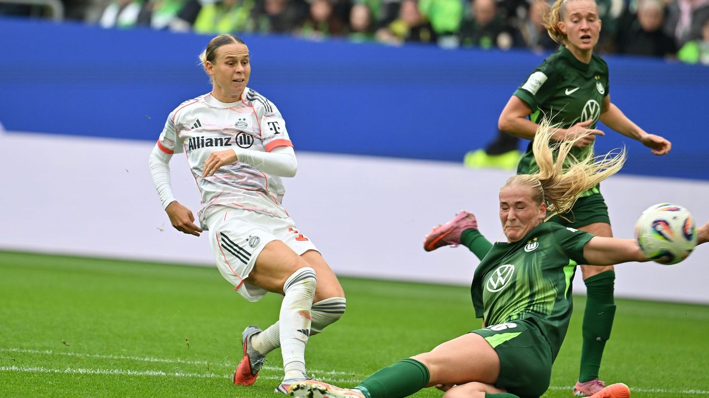 Bayern-Torschützin Klara Bühl (l). Foto: Swen Pförtner/dpa