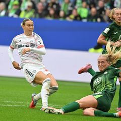 Bayern-Torschützin Klara Bühl (l). Foto: Swen Pförtner/dpa