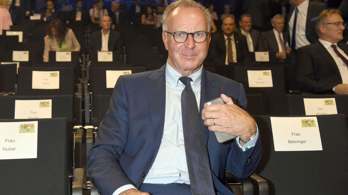 Schon vor zehn Jahren nahm Karl-Heinz Rummenigge einen Bayerischen Sportpreis entgegen - damals stellvertretend für die Profiman