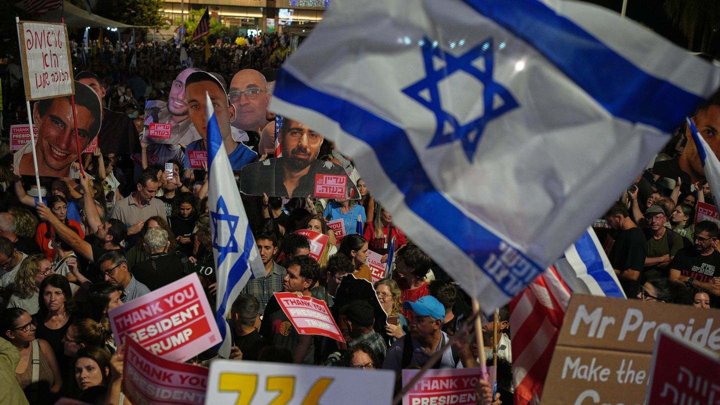 Middle East peace plan: cheers for Trump, whistles for Netanyahu in Tel Aviv