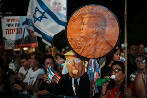 Bei der Kundgebung in Tel Aviv waren "Danke Trump"-Sprechchöre zu hören. Foto: Emilio Morenatti/AP/dpa