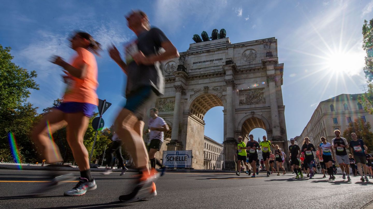 An diesem Sonntag ist es wieder so weit: Tausende werden zum Marathon-Lauf durch München erwartet. (Archivbild) Foto: Lino Mirge