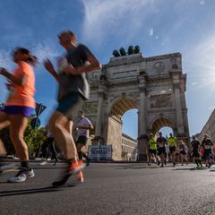 An diesem Sonntag ist es wieder so weit: Tausende werden zum Marathon-Lauf durch München erwartet. (Archivbild) Foto: Lino Mirge