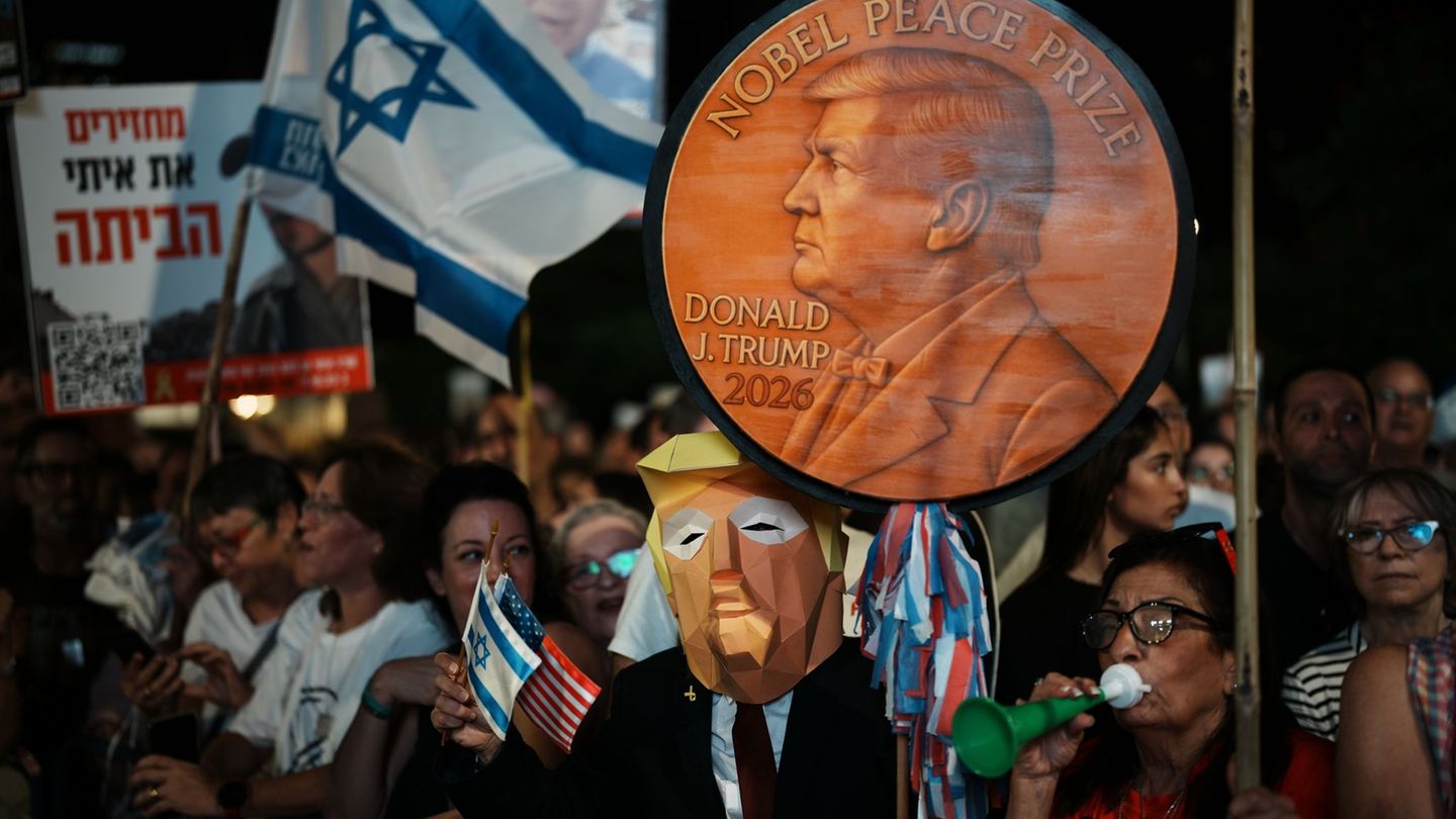Bei der Kundgebung in Tel Aviv waren "Danke Trump"-Sprechchöre zu hören. Foto: Emilio Morenatti/AP/dpa