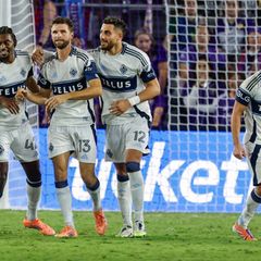 Thomas Müller jubelt mit den Vancouver Whitecaps über seinen Treffer in der Nachspielzeit zum 2:1-Erfolg in Orlando. Foto: Kevin