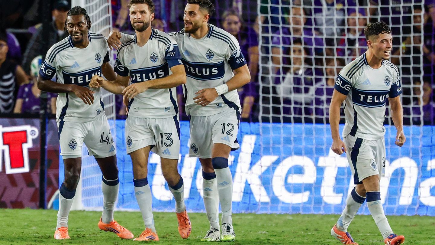 Football: Müller shoots Vancouver into first place in injury time