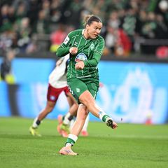Frau des Spiels: Larissa Mühllhaus verwandelte gleich zwei Handelfmeter für Werder. Foto: Carmen Jaspersen/dpa
