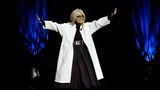 So kannte man Diane Keaton in der Öffentlichkeit: eigenwilliger Modestil und immer gut gelaunt 