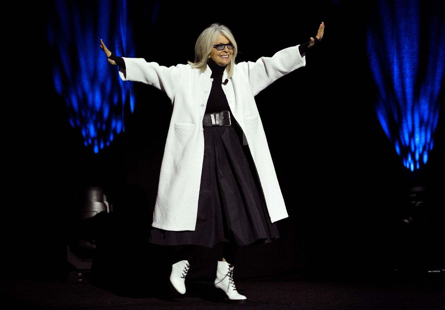 So kannte man Diane Keaton in der Öffentlichkeit: eigenwilliger Modestil und immer gut gelaunt 