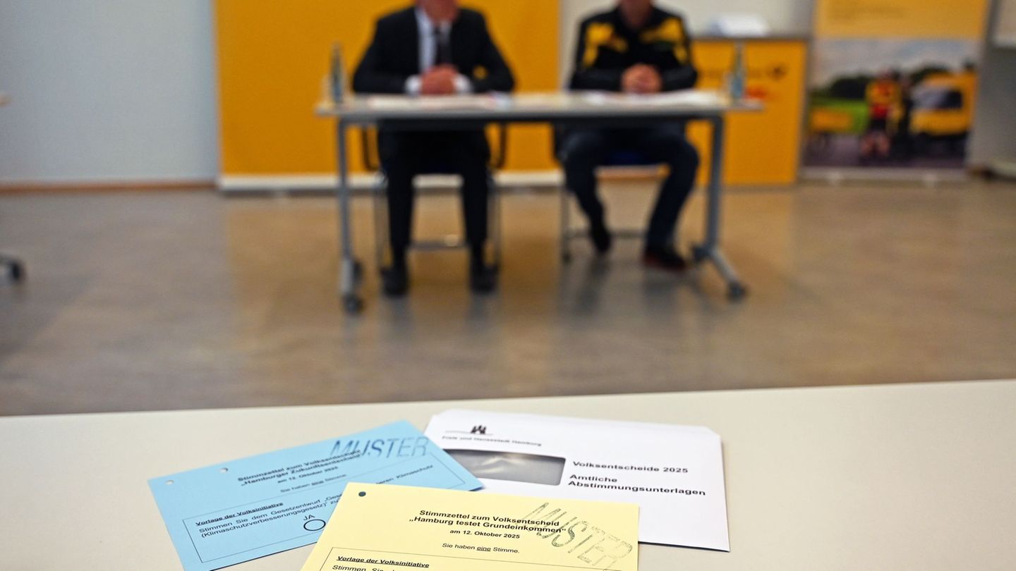 Die Abstimmungslokale sind am Sonntag bis 18.00 Uhr geöffnet. Direkt im Anschluss werden laut Landeswahlamt die Stimmen ausgezäh