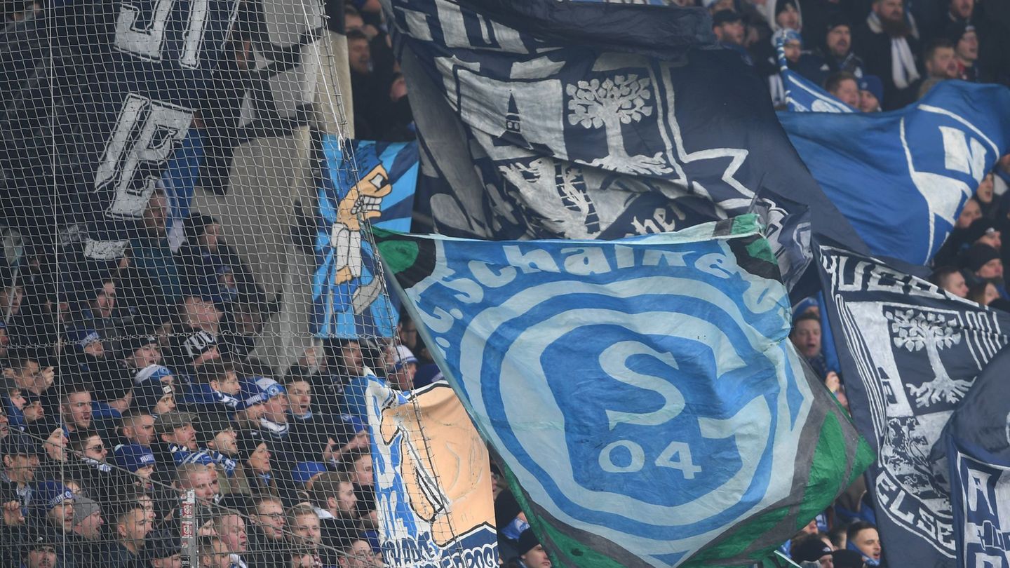 Vor Spiel in Dublin gab es einen Zwischenfall mit Schalke-Fans. Foto: Swen Pförtner/dpa