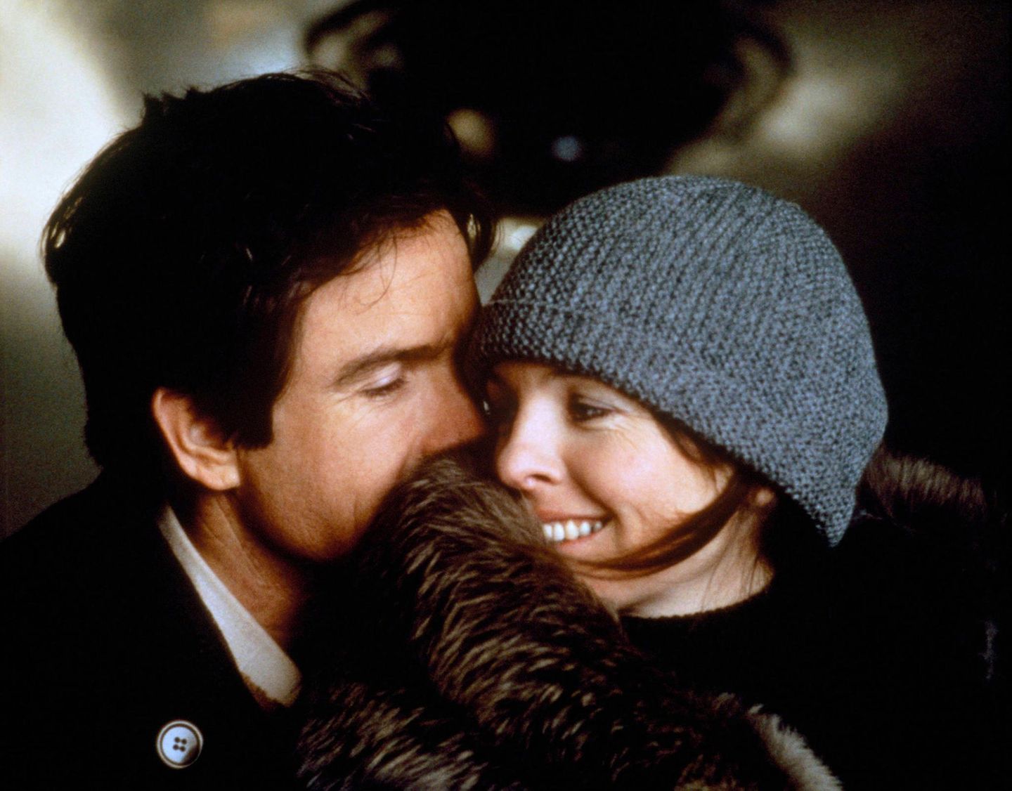 Mit Warren Beatty war sie von 1978 bis 1980 liiert, sie lernte ihn bei den Dreharbeiten zu "Reds" kennen
