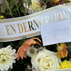 Troller Begräbnis: Blumenschmuck