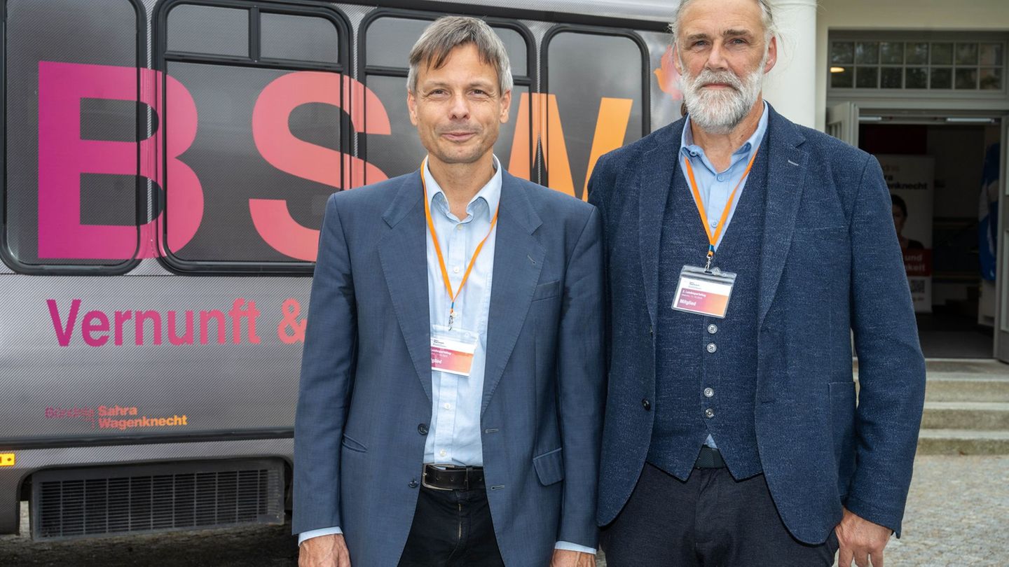 Das neue Führungsduo des BSW im Nordosten: Peter Langer (links) und Peter Schabbel. Foto: Stefan Sauer/dpa
