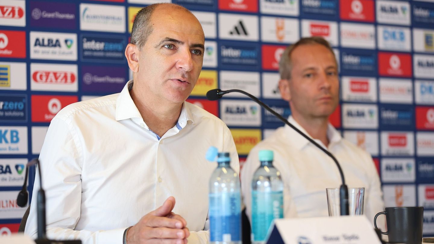 Alba-Sportdirektor Himar Ojeda sorgt sich noch nicht um sein neu formiertes Team. (Archivbild) Foto: Andreas Gora/dpa