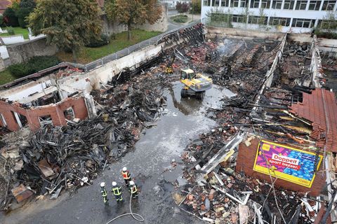 Nach einem Brand in einem Supermarkt in Osterode bleibt nur noch eine Ruine übrig. Foto: Stefan Rampfel/Stefan Rampfel/dpa/dpa