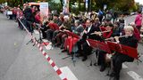 Blasmusiker am Rande des Münchner Marathons