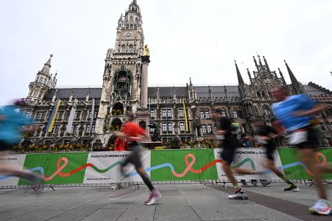Der Münchner Marathon führte auch am Marienplatz vorbei. (Archivbild) Foto: Felix Hörhager/dpa