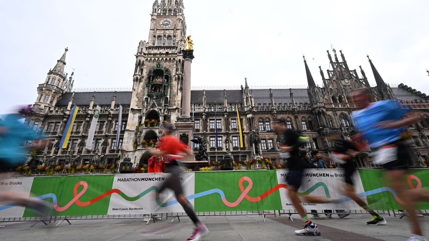 Der Münchner Marathon führte auch am Marienplatz vorbei. (Archivbild) Foto: Felix Hörhager/dpa