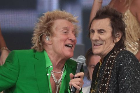 Ronnie Wood mit Rod Stewart beim Glastonbury Festival 2025.