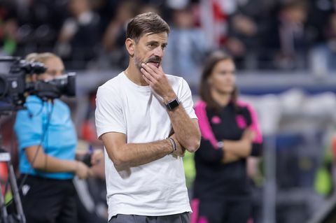 Trainer Niko Arnautis hat mit Eintracht Frankfurt bereits die dritte Saison-Niederlage kassiert. Foto: Jürgen Kessler/dpa
