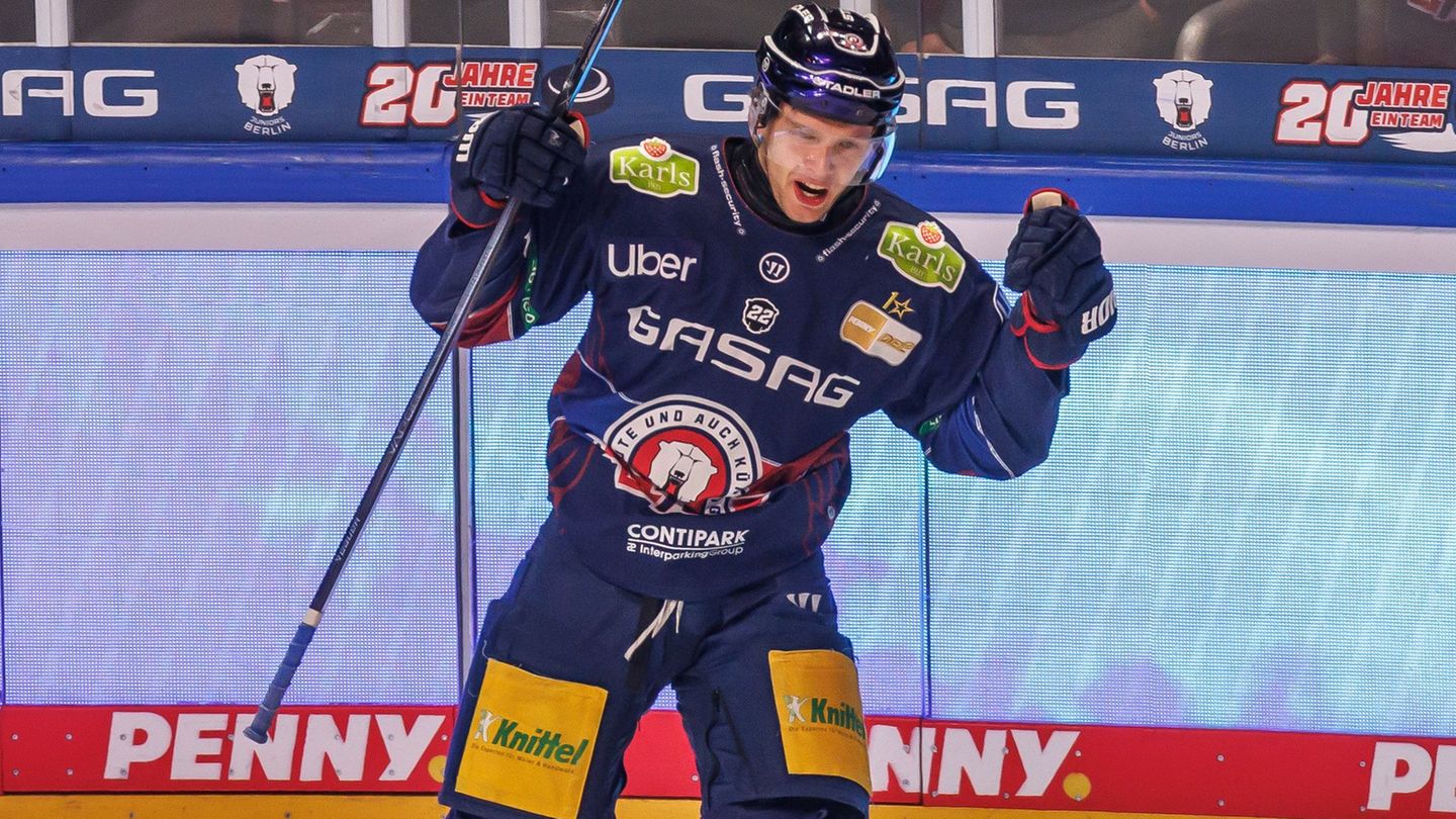 Angreifer Lean Bergmann erzielte das 1:0 beim Sieg der Eisbären Berlin gegen Nürnberg. (Archivbild) Foto: Andreas Gora/dpa