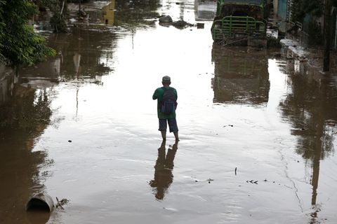 Viele Gemeinden sind von der Außenwelt abgeschnitten. Foto: Francisco Canedo/XinHua/dpa