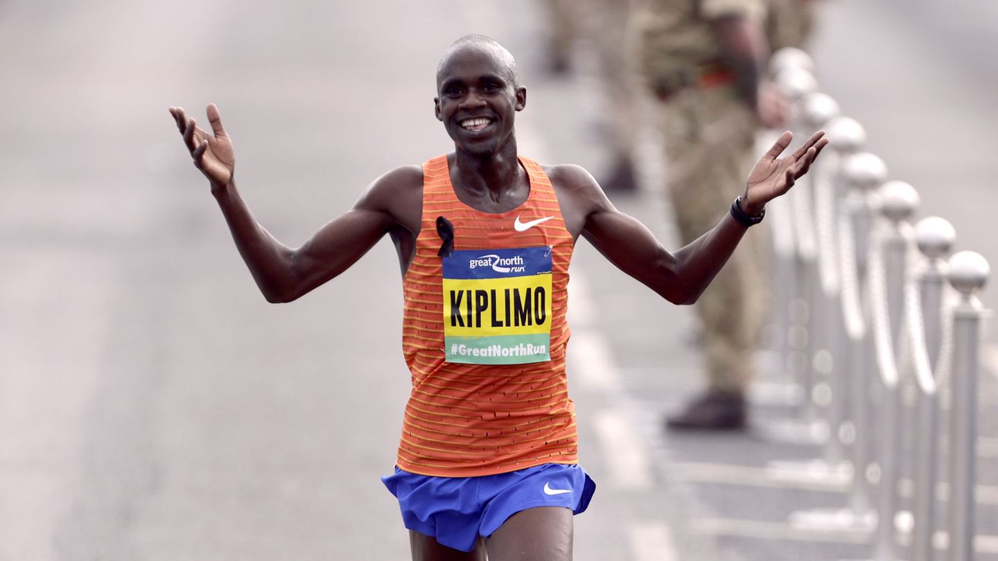 Athletics: Ugandan Kiplimo wins Chicago Marathon