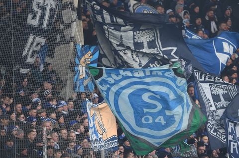 Vor dem Spiel in Dublin gab es einen Zwischenfall mit Schalke-Fans. (Archivbild) Foto: Swen Pförtner/dpa