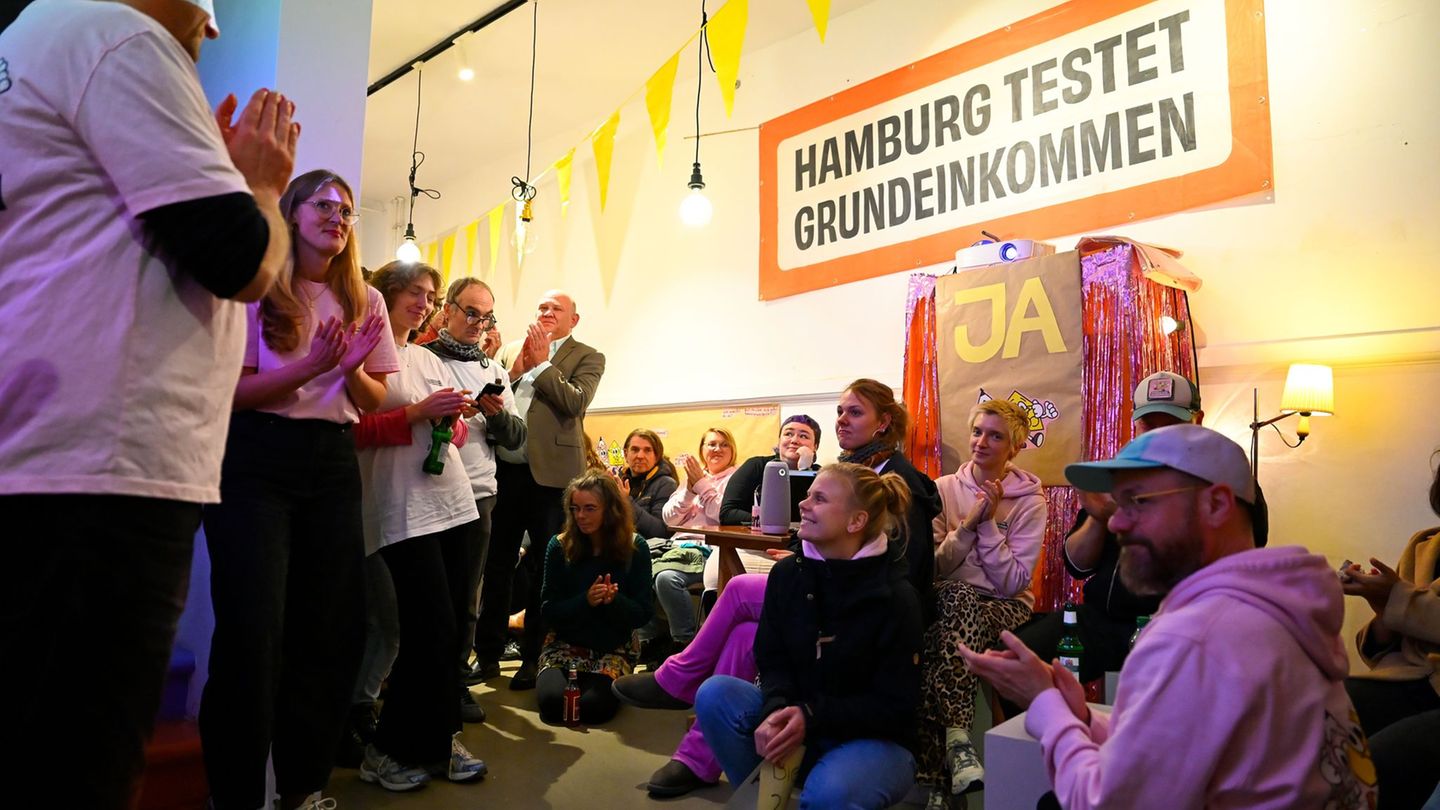 Der Volksentscheid zu einem Grundeinkommen-Modellversuch droht aus Sicht der Initiatoren zu scheitern. Foto: Jonas Walzberg/dpa