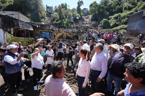 Präsidentin Sheinbaum besuchte eine betroffene Gemeinde im zentralen Bundesstaat Puebla. Foto: -/Handout Präsidentenamt Mexiko/d