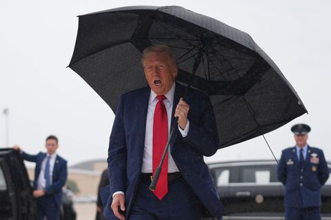 Trump fliegt nach Israel. Foto: Evan Vucci/AP/dpa