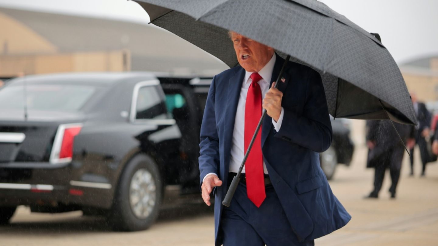 Trump auf dem Weg zur Air Force One