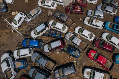 Zerstörte Autos nach dem Unwetter in Mexiko