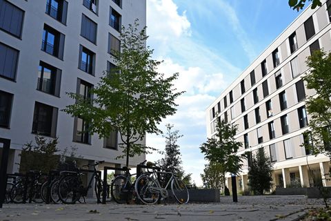 Wegen der hohen Nachfrage vermitteln Studierendenwerke nach eigenen Angaben auch Privatzimmer und WGs. (Symbolbild) Foto: Michae
