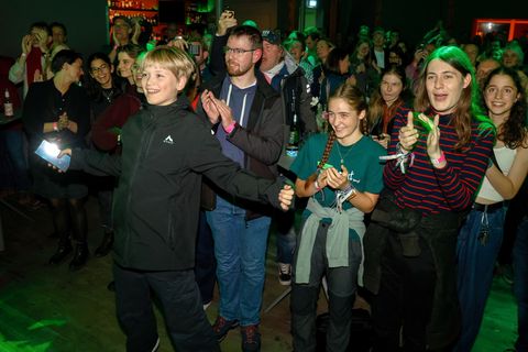 Die Unterstützer des Volksentscheids für einen strengeren Klimaschutz liegen bei der Auszählung deutlich vorn. Foto: Georg Wendt