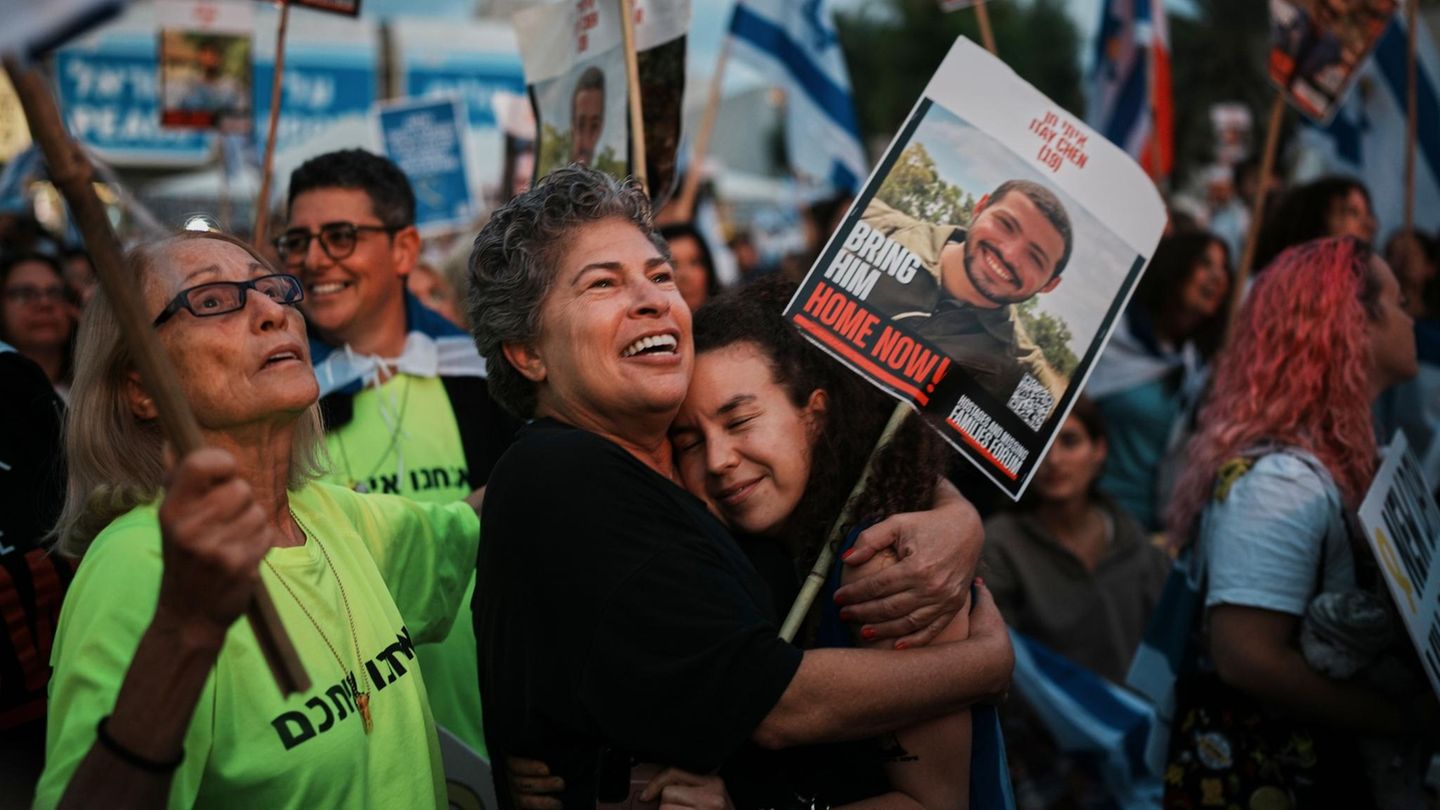 Newsblog Nahost: Israel wartet auf die letzten lebenden Geiseln