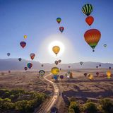 Bis zu 300 Meter hoch steigen die Heißluftballons und bieten nicht nur ein farbenfrohes Spektakel, sondern auch eine spektakuläre Aussicht (Archivbild)