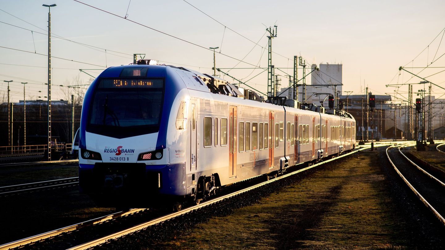 Zwischen Dörverden und Eystrup fallen die Züge bis voraussichtlich 8 Uhr aus, Ersatzverkehr wird eingerichtet. (Symbolbild) Foto