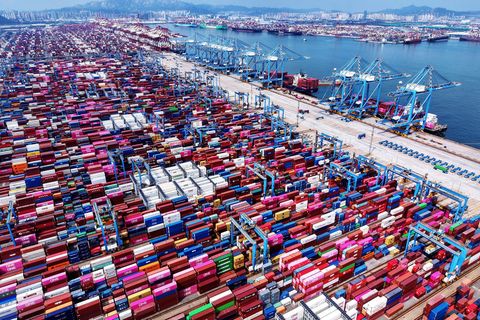 Chinas Wirtschaft setzt für Wachstum auf Exporte. (Symbolbild) Foto: Uncredited/CHINATOPIX via AP/dpa