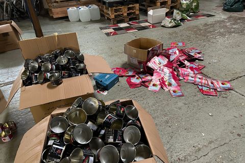 Der Straßenverkaufswert des Rauschgifts liegt laut Ermittlern bei rund 122.000 Euro. Foto: --/Zollfahndungsamt Essen/dpa