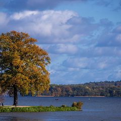 In den kommenden Tagen bleibt das Wetter herbstlich-mild, bevor es zur Wochenmitte wieder wolkiger wird. (Symbolbild) Foto: Jens
