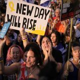 "Ein neuer Tag beginnt": Hoffnungsvoll feiern Israelis auf dem "Geiselplatz" in Tel Aviv die Freilassung der 20 überlebenden Gefangenen